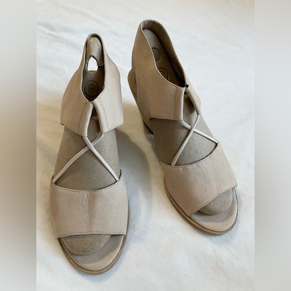 Eileen FISHER Leather Doe Earth Strappy Sandals - Picture 7 of 8